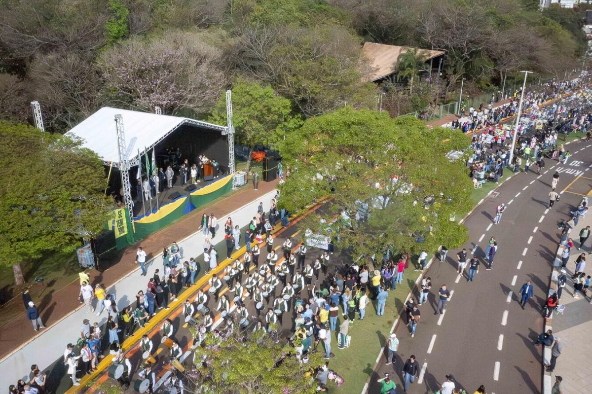 Toledo celebra Independência com desfile de 151 instituições