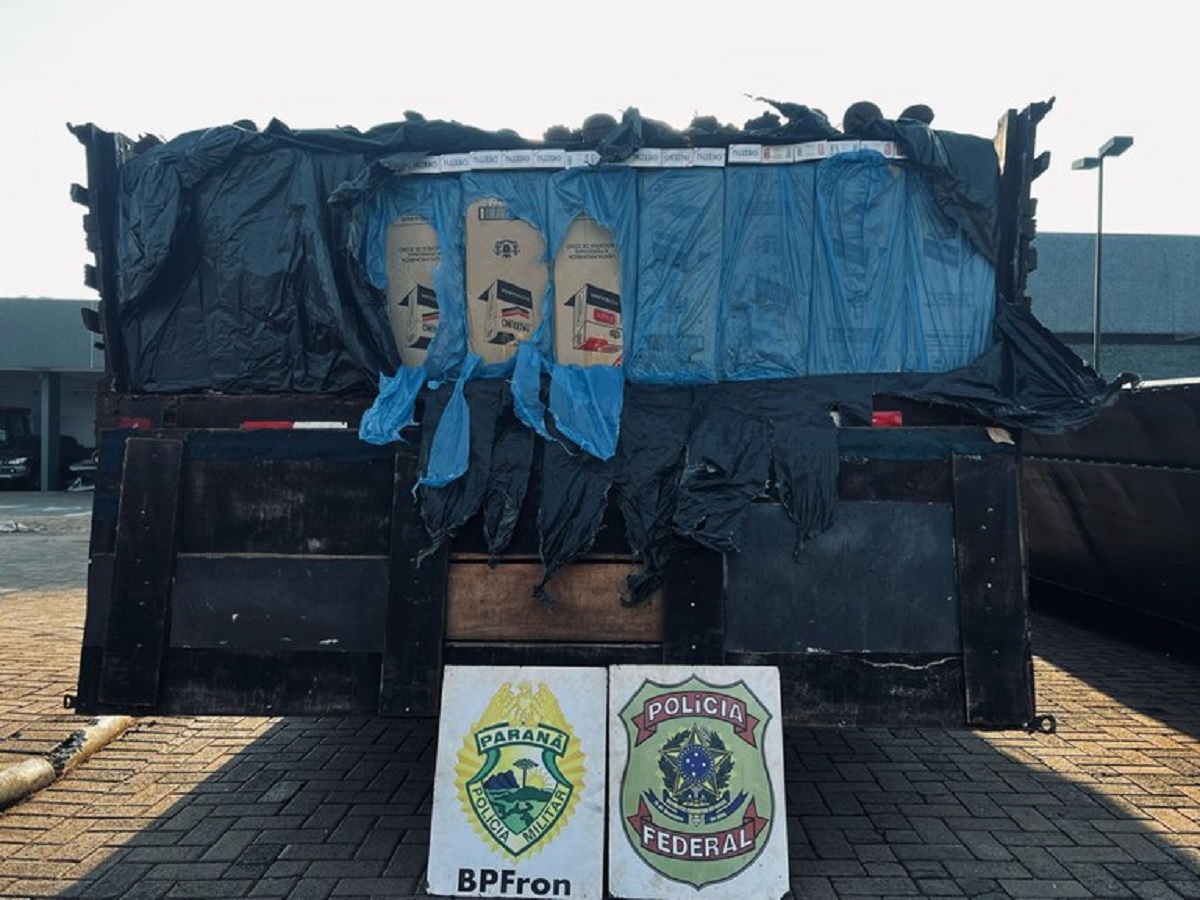 PF e BPFron apreendem seis mil pacotes de cigarros contrabandeados em Mercedes