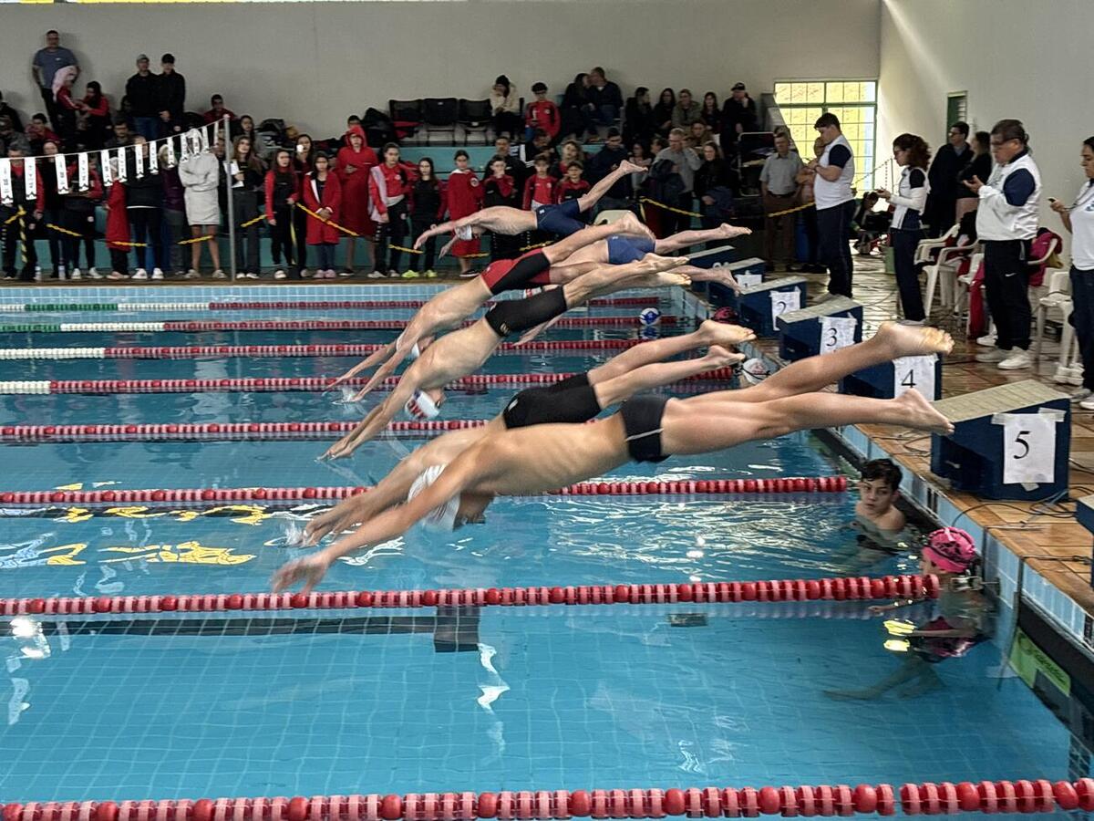 Toledo Brilha em Torneio de Natação