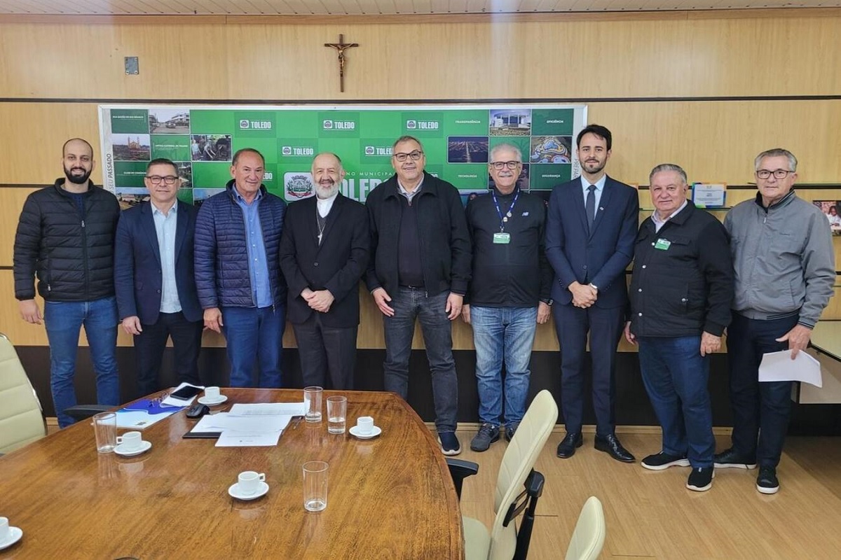 Regularização de terrenos da Igreja é tema de encontro na Prefeitura de Toledo