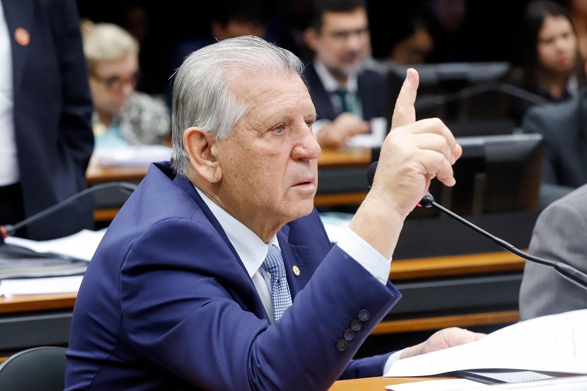 Deputado Dilceu Sperafico assina PEC que transfere aos Estados a competência sobre distribuição de energia elétrica