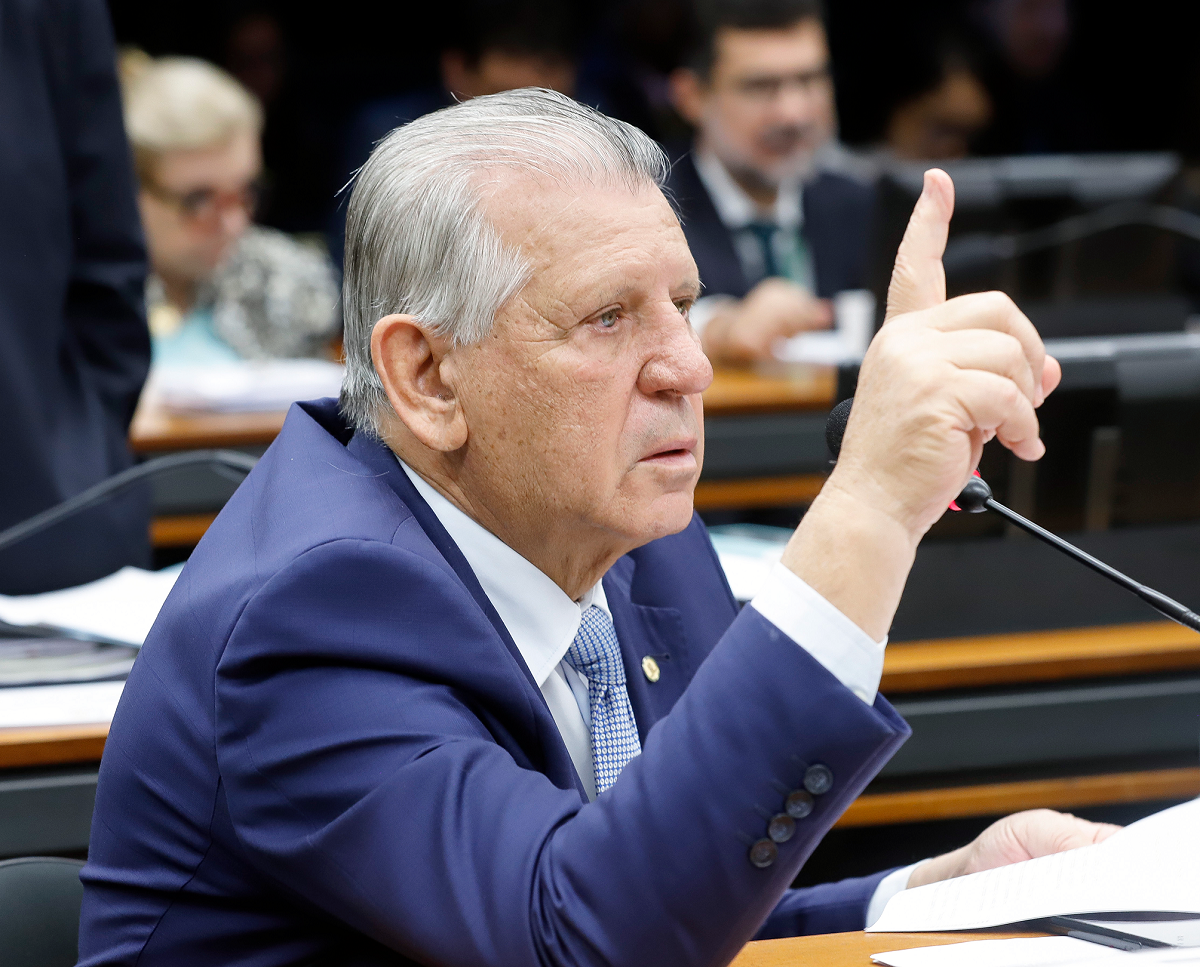 Deputado Sperafico defende transparência e liberdade de expressão em enquete da Gazeta do Povo