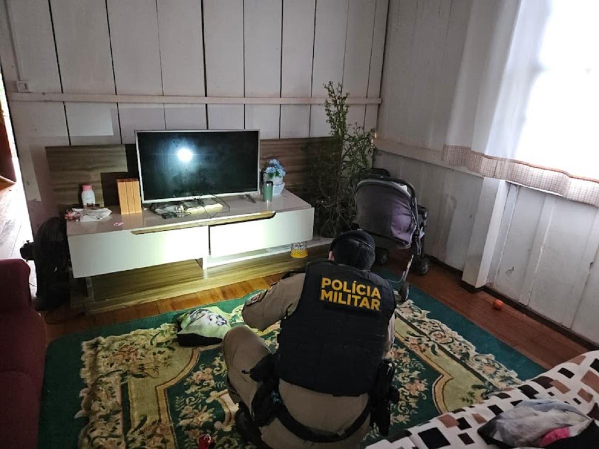 Em Toledo, Gaeco e PM cumprem mandados judiciais e prendem homem condenado por roubo majorado