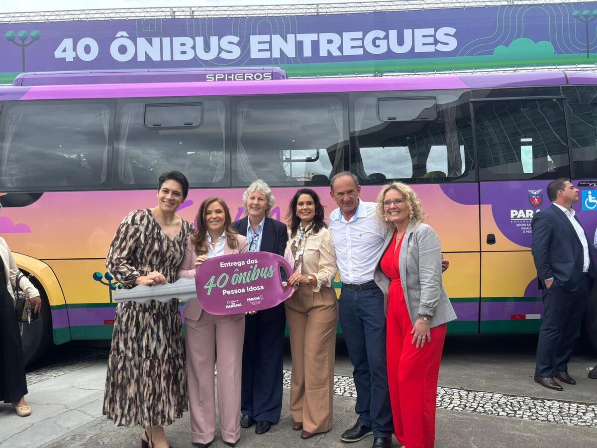 Toledo recebe ônibus novo e adaptado para políticas da pessoa idosa