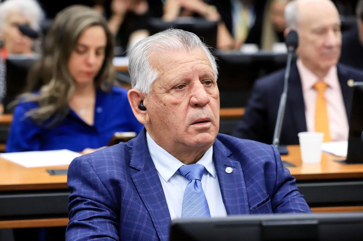 Dilceu Sperafico assina PEC que reforça harmonia entre os Poderes e limita ativismo judicial