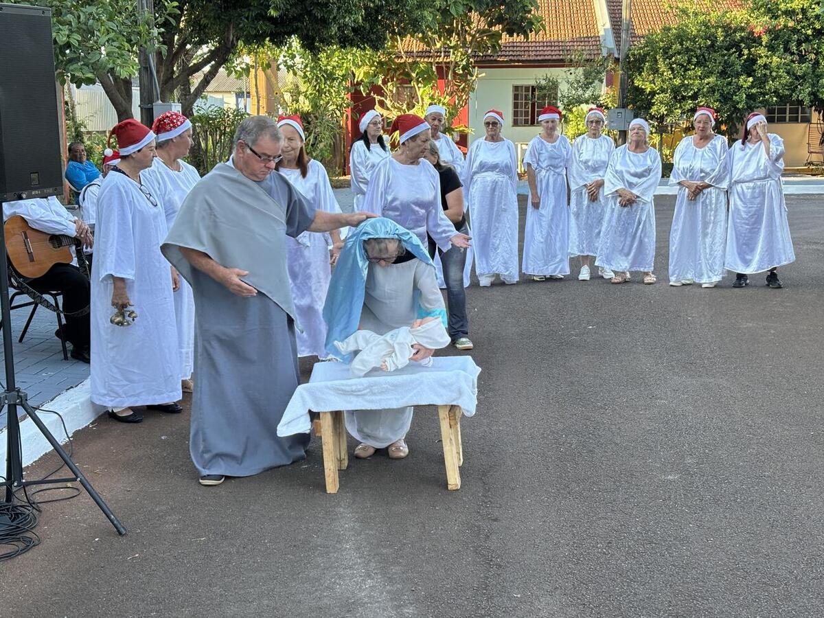 Emoção: Idosos do Recanto Feliz têm festa de Natal antecipada