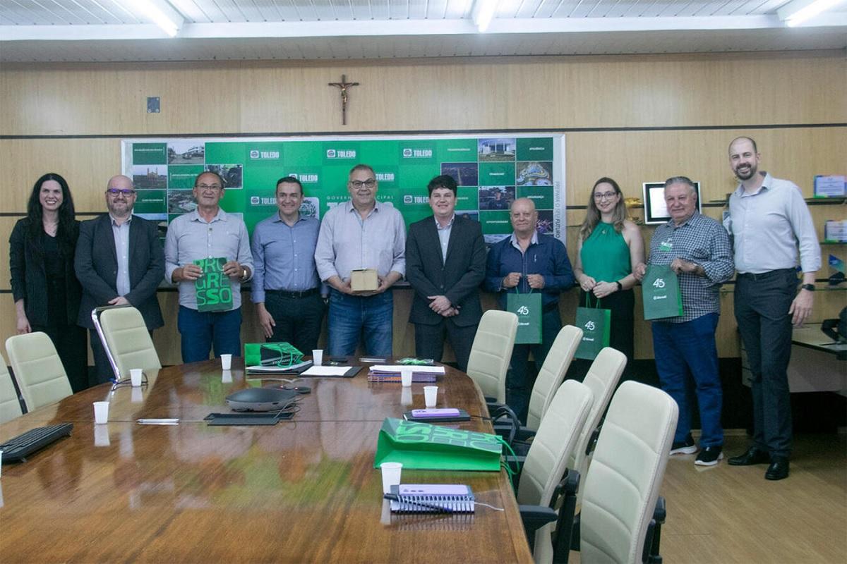 Toledo e Sicredi oficializam parceria para modernizar gestão