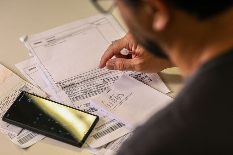 Salário mínimo de R$ 1.621 começa a valer nesta quinta-feira