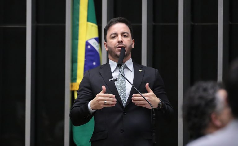 Projeto aumenta pena para maus-tratos a animais em canis e gatis clandestinos