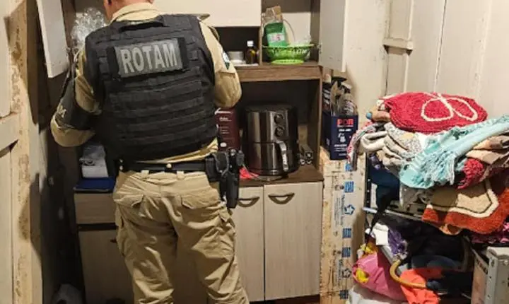 Em Toledo, Gaeco e PM cumprem mandados judiciais e prendem homem condenado por roubo majorado