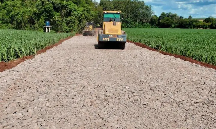 Linha Arapongas recebe 5,3 km de pavimentação asfáltica