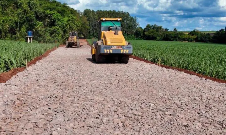Linha Arapongas recebe 5,3 km de pavimentação asfáltica