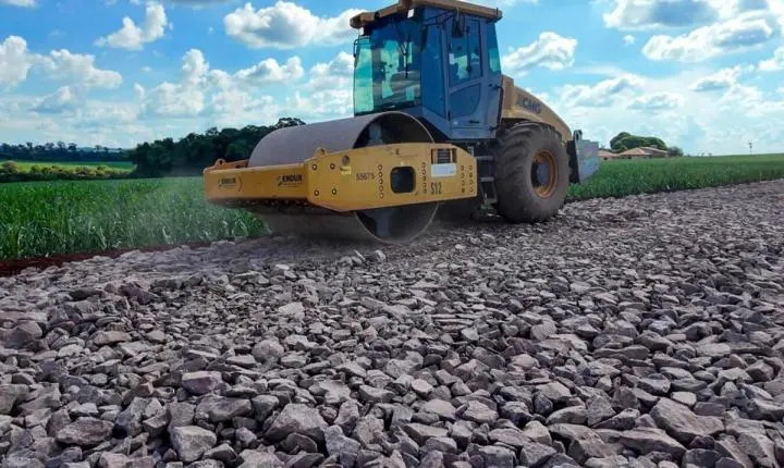 Linha Arapongas recebe 5,3 km de pavimentação asfáltica
