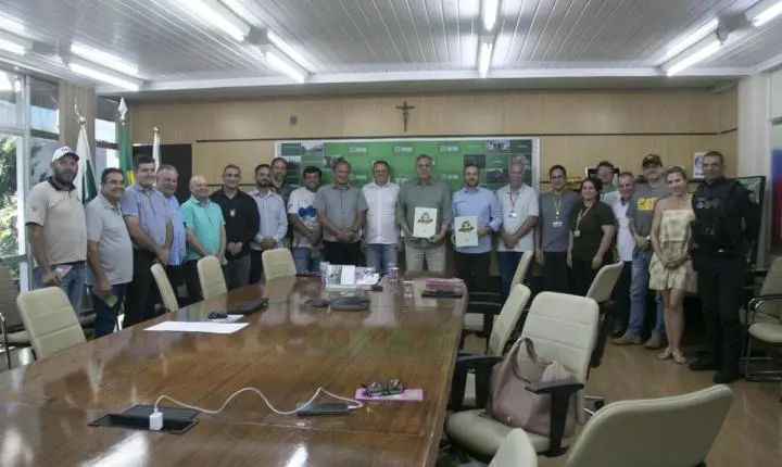 Prefeitura de Toledo e Clube Caça e Pesca iniciam planejamento da Festa do Porco 2026